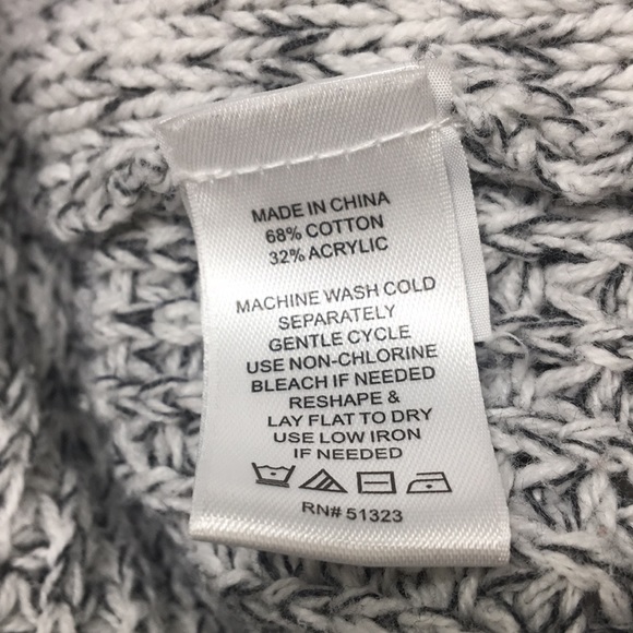 1 State Gray White Sweater Size Small - Picture 8 of 8